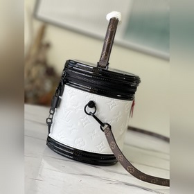 LV Артикул： M20487 Эта сумка изготовлена из лакированной кожи с 