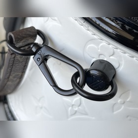 LV Артикул： M20487 Эта сумка изготовлена из лакированной кожи с 