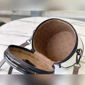 LV Артикул： M20487 Эта сумка изготовлена из лакированной кожи с 