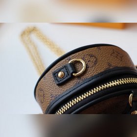 LV Модель M68570 BOITE CHAPEAU сумка на цепочке Сумка на цепочк