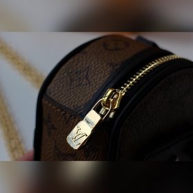 LV Модель M68570 BOITE CHAPEAU сумка на цепочке Сумка на цепочк