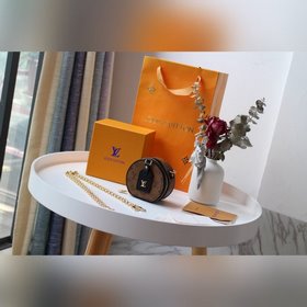 LV Модель M68570 BOITE CHAPEAU сумка на цепочке Сумка на цепочк