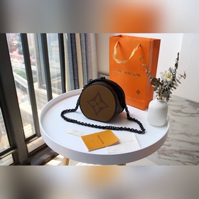 LV Артикул： M45280 Сумка Сумка на цепочке Новая сумка воплощает 