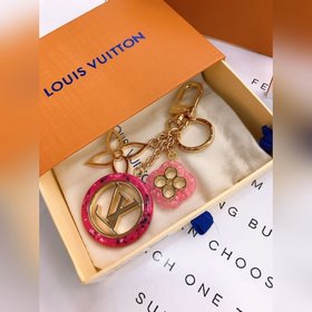 LV Модель M64525 Эта изящная сумка представляет собой новую интер