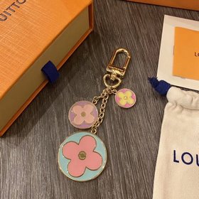 LV Эта сумка New Wave и брелок для ключей представляют собой нову