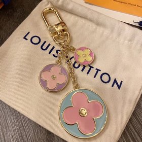 LV Эта сумка New Wave и брелок для ключей представляют собой нову