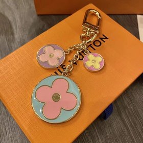 LV Эта сумка New Wave и брелок для ключей представляют собой нову