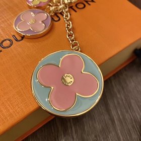 LV Эта сумка New Wave и брелок для ключей представляют собой нову