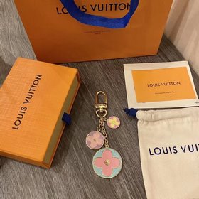 LV Эта сумка New Wave и брелок для ключей представляют собой нову