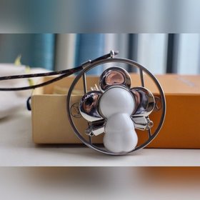 LV Сумка Подвеска Vivienne Swing подчеркивает молодость и энергич