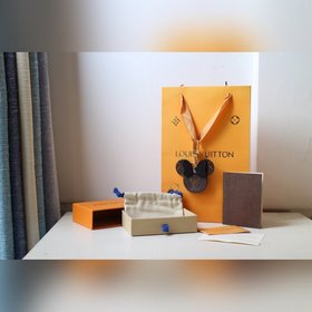LV Микки Маус брелок брелок Это ограниченная серия брелоков с М