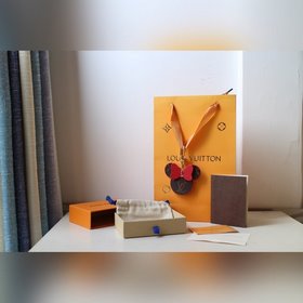LV Микки Маус брелок брелок Это ограниченная серия брелоков с М