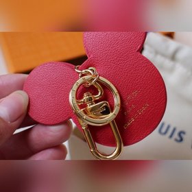 LV Микки Маус брелок брелок Это ограниченная серия брелоков с М