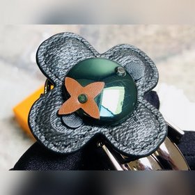 LV MP1990 Зеленый брелок виде подвески виде подсолнуха Стильный и