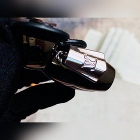LV MP1990 Зеленый брелок виде подвески виде подсолнуха Стильный и