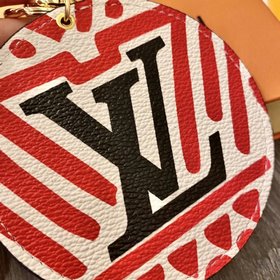 Новая сумка LV M69773 LV Crafty Illustre с украшением и брелоком