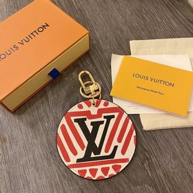 Новая сумка LV M69773 LV Crafty Illustre с украшением и брелоком