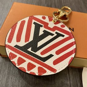 Новая сумка LV M69773 LV Crafty Illustre с украшением и брелоком 