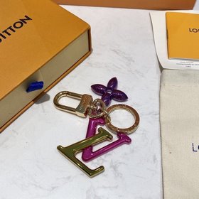 LV Модель M63749 Эта сумка New Wave и брелок для ключей представл