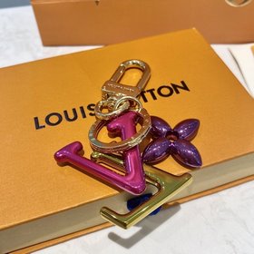 LV Модель M63749 Эта сумка New Wave и брелок для ключей представл