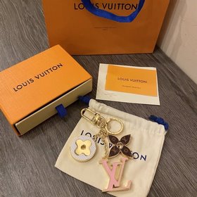 LV Модель M69008 Сумка Spring Street с брелоком Изготовлены из р
