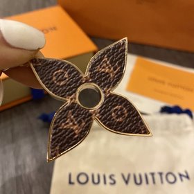 LV Модель M69008 Сумка Spring Street с брелоком Изготовлены из р