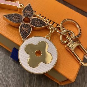 LV Модель M69008 Сумка Spring Street с брелоком Изготовлены из р