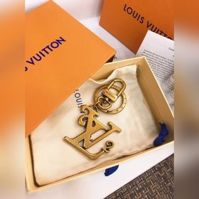 LV MP2715 Squared сумка и брелок Из совместной коллекции Louis Vu