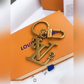 LV MP2715 Squared сумка и брелок Из совместной коллекции Louis Vu