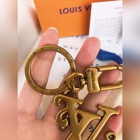 LV MP2715 Squared сумка и брелок Из совместной коллекции Louis Vu