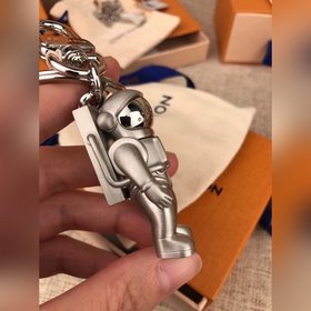 LV SPACEMAN Сумка и брелок MP2213 Вдохновленный космической темат