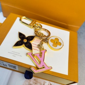 LV Spring Street сумочка и брелок Изготовлены из различных матери