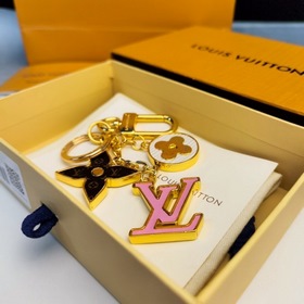 LV Spring Street сумочка и брелок Изготовлены из различных матери