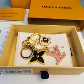 LV Spring Street сумочка и брелок Изготовлены из различных матери