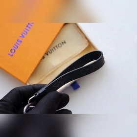 LV MONOGRAM ECLIPSE DRAGONNE Аксессуары для сумок и брелки Модел