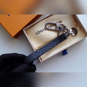 LV MONOGRAM ECLIPSE DRAGONNE Аксессуары для сумок и брелки Модел