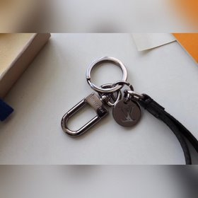 LV MONOGRAM ECLIPSE DRAGONNE Аксессуары для сумок и брелки Модел