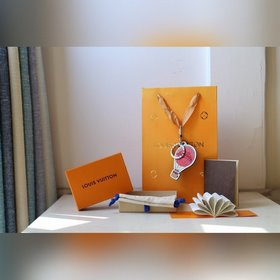 LV модель M68866 рождественское украшение Vivienne Xmas сумочка и