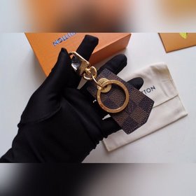 LV изготовлен из высококачественной стали Брелок MP1795ENCHAPPES 
