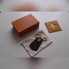LV изготовлен из высококачественной стали Брелок MP1795ENCHAPPES 