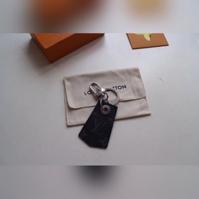 LV изготовлен из высококачественной стали Брелок MP1795ENCHAPPES