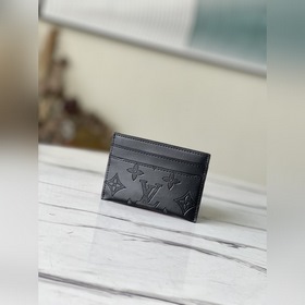 LV Артикул： M62170 Кожаный чехол для карт с тиснением Этот кожан