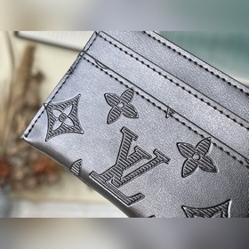 LV Артикул： M62170 Кожаный чехол для карт с тиснением Этот кожан