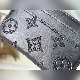LV Артикул： M62170 Кожаный чехол для карт с тиснением Этот кожан