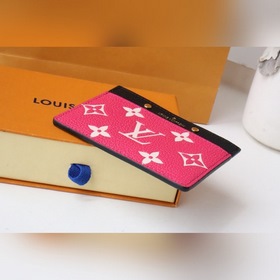 LV Артикул： M81282 Карточный держатель Этот держатель для карт и