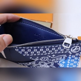 LV  Артикул： M81432 Карточный держатель Сочетание простой и печа