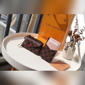 LV Recto Verso Карточный держатель Артикул： M69431 Классическая 