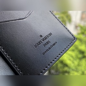 LV Артикул： M80508 Черный SLENDER Универсальный кошелек в форме