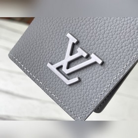 LV Артикул： M81028 Серый Классический универсальный кошелек в фо