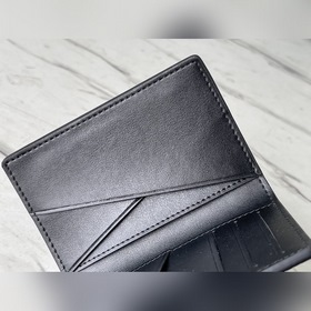 LV Модель： M81470 Короткий кошелек Этот кошелек сочетает в себе